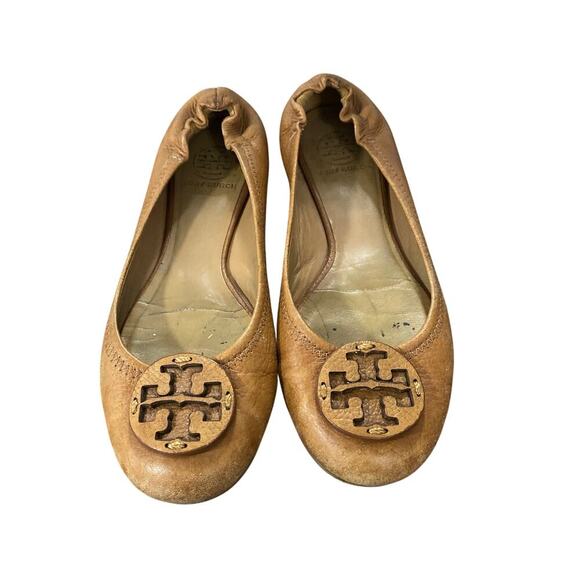 TORY BURCH Reva Pebbled Leather Camel Brown Ballet Flats Logo Emblem Size 8 - Picture 1 of 7
